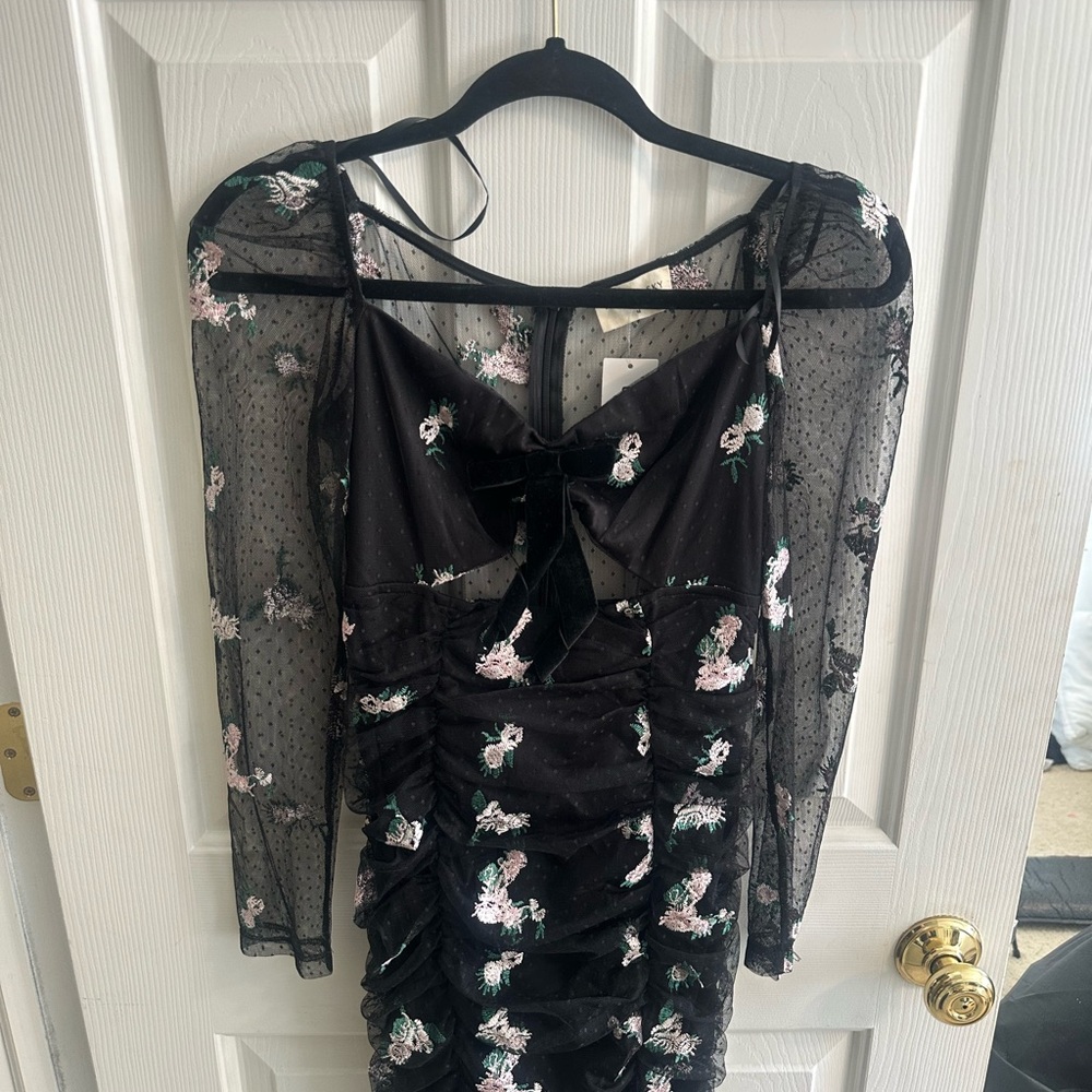Elegant Black Sheath Dress with Bishop Sleeves for Prom